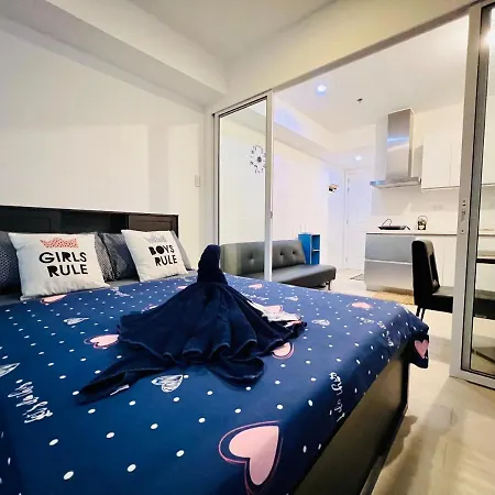 Azure Bahamas Tower W/ Balcony Wifi & Netflix