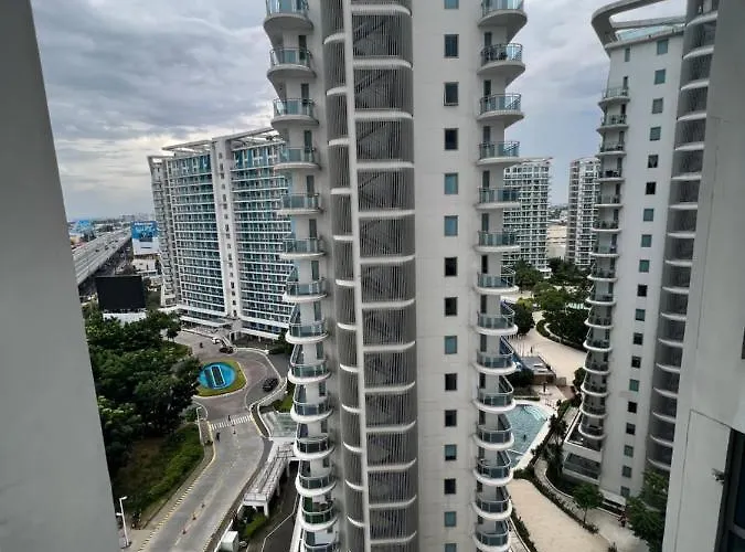Azure Bahamas Tower W/ Balcony Wifi & Netflix 4* Manila