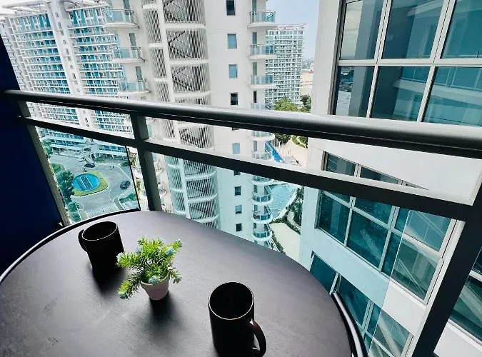 Azure Bahamas Tower W/ Balcony Wifi & Netflix Manila