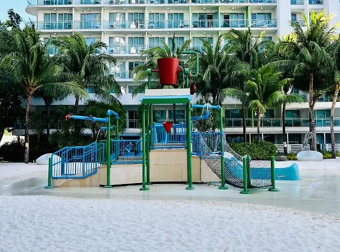 Azure Bahamas Tower W/ Balcony Wifi & Netflix Apartahotel