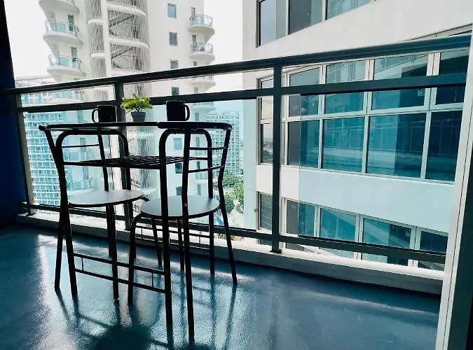 Azure Bahamas Tower W/ Balcony Wifi & Netflix 4* Manila